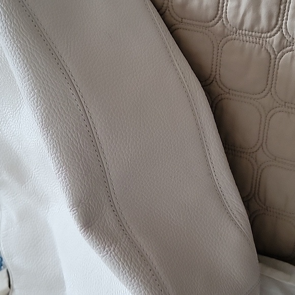 Michael Kors Elegant White Leather Hobo Bag - Picture 6 of 7